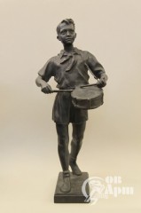 Скульптура "Юный барабанщик"
